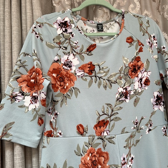 Floral 3/4 Sleeve Maxi Dress with Belt Size 0XL - Picture 3 of 6